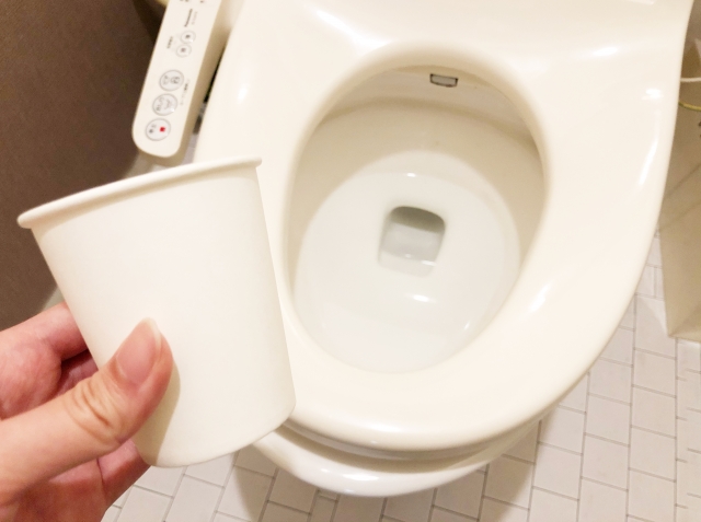 トイレ 検尿 カップ 詰まり